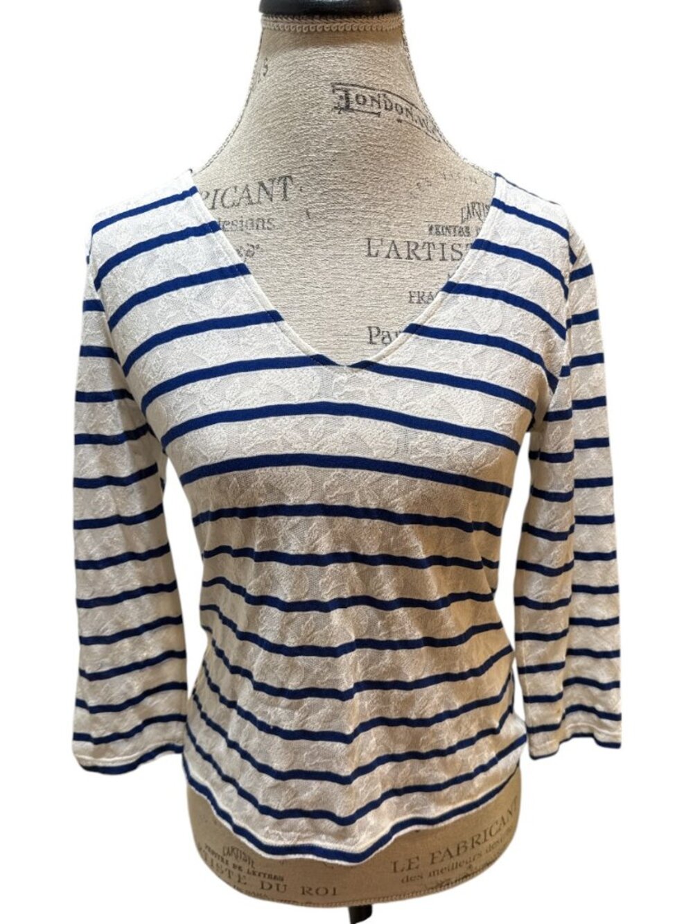 Lucky Brand Sz XS Blue & White Semi Sheer Floral Mesh V-Neck 3/4 Sleeve Top